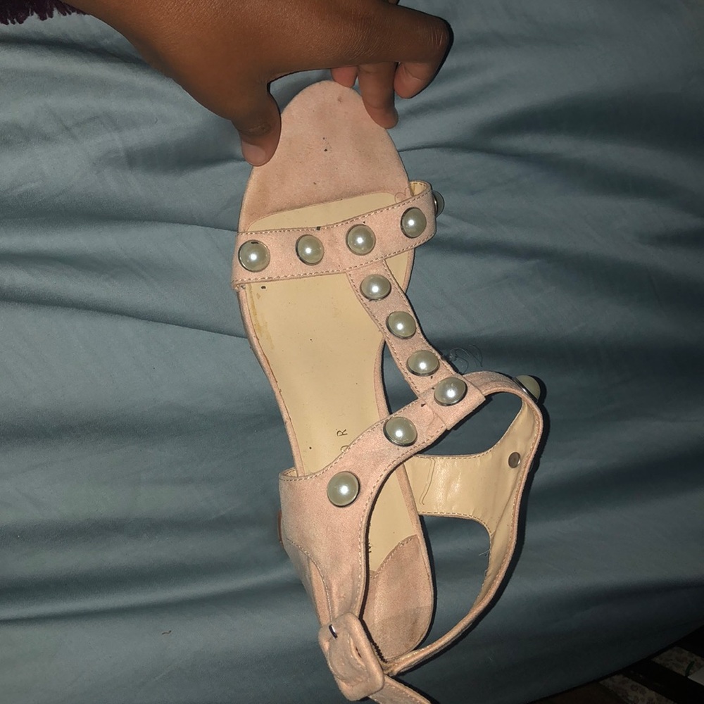 Nude/tan heels metaphor heels